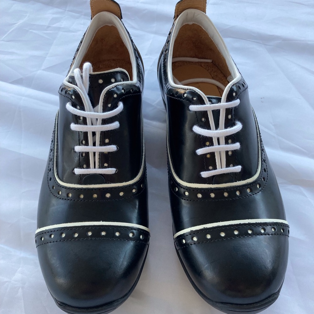 WES TEES GOLF SHOES LUXURY LEATHER BLACK AND WHITE OXFORD LACES SIZE 6